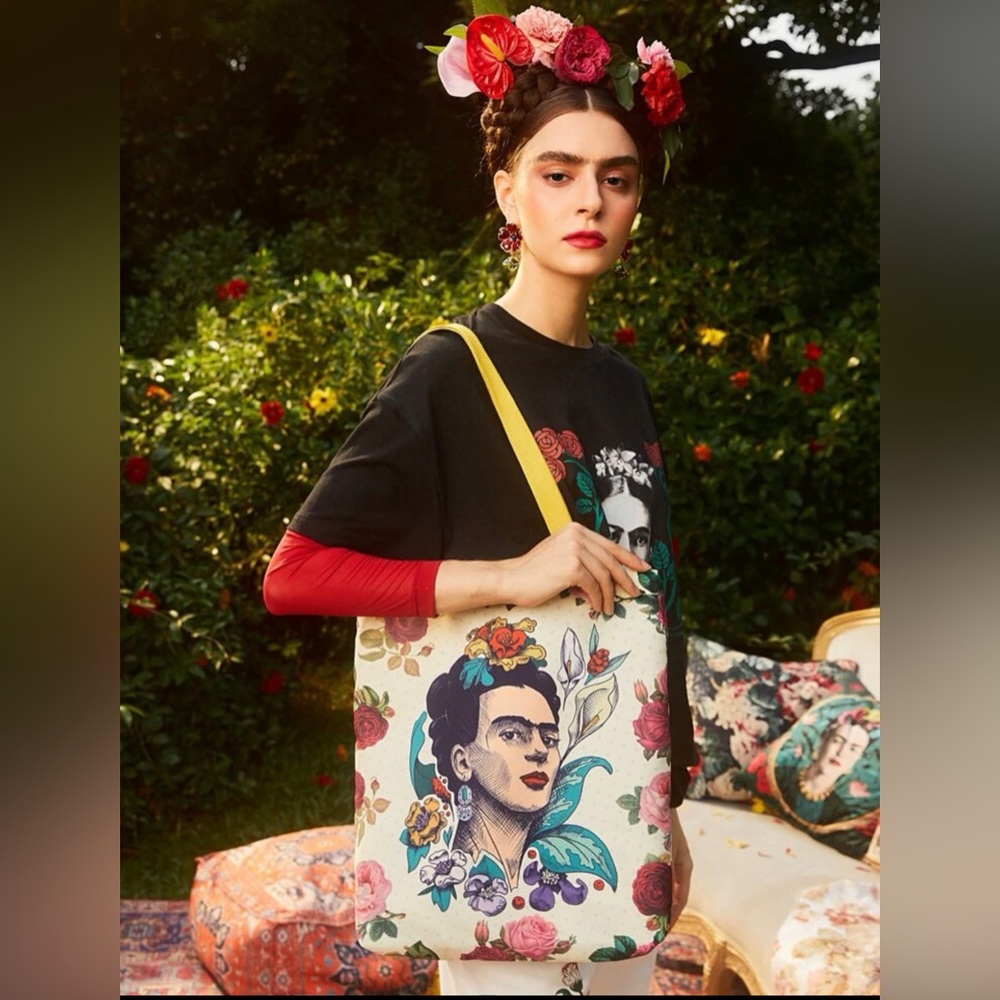 Frida Figure & Flower Pattern Square Bag - Picture 3 of 6